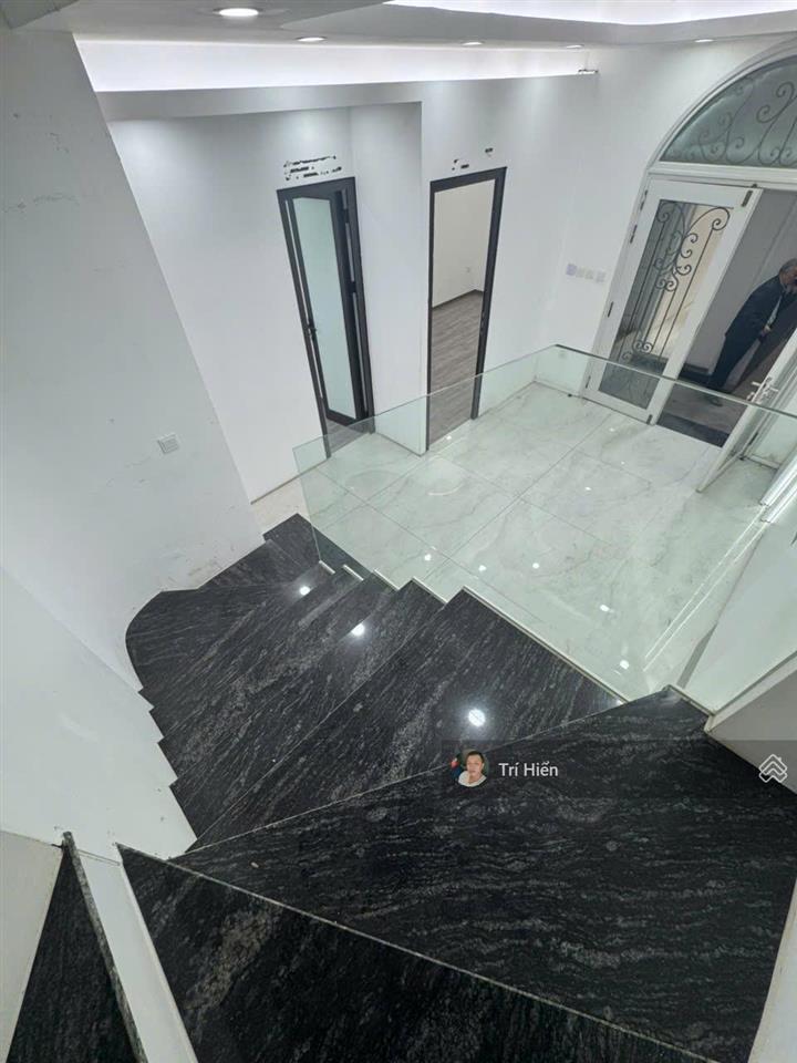 Cho thuê nhà mp triệu việt vương 130m2 x 4 tầng, mt 6m, có sân vườn, nguyên căn.  0974 557 ***