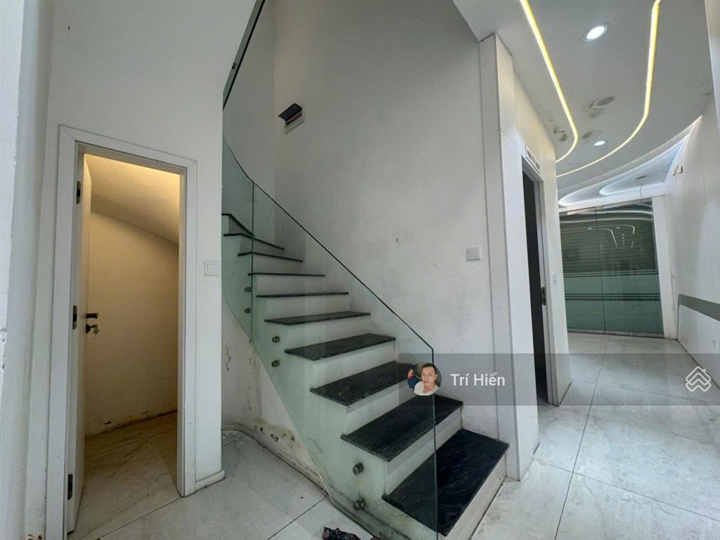 Cho thuê nhà mp triệu việt vương 130m2 x 4 tầng, mt 6m, có sân vườn, nguyên căn.  0974 557 ***