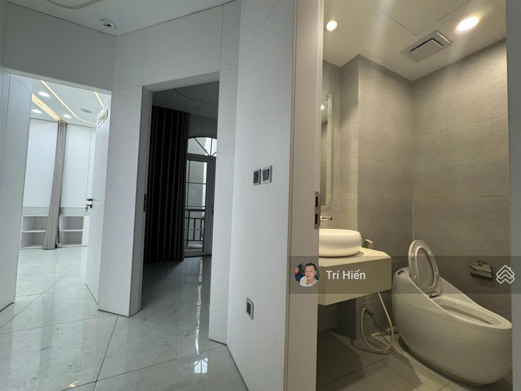 Cho thuê nhà mp triệu việt vương 130m2 x 4 tầng, mt 6m, có sân vườn, nguyên căn.  0974 557 ***