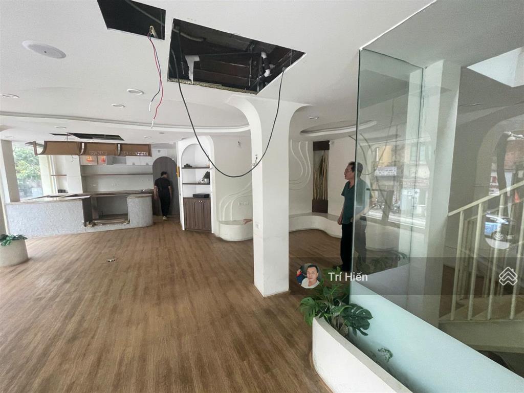Cho thuê lô góc mp lê duẩn 90m2 x 4 tầng, mt 16m, nhà mới, thông sàn, ngã tư phố.  0974 557 ***