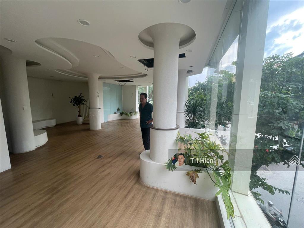 Cho thuê lô góc mp lê duẩn 90m2 x 4 tầng, mt 16m, nhà mới, thông sàn, ngã tư phố.  0974 557 ***