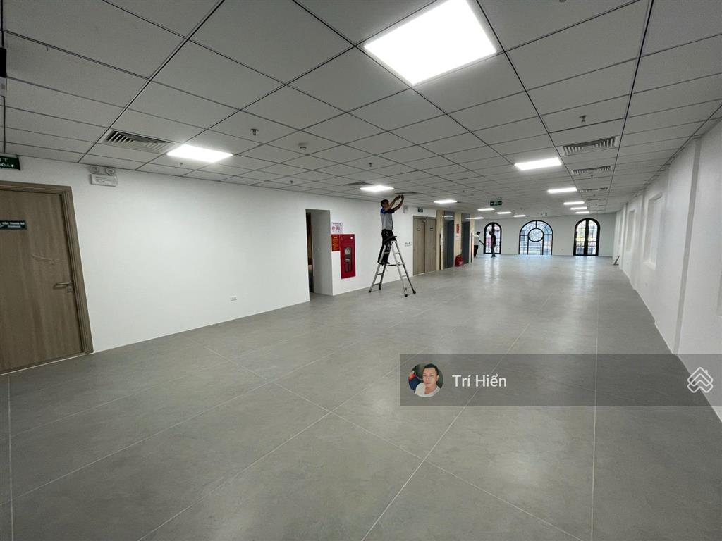 Cho thuê sàn vp mặt phố tô hiến thành 220m2, mt 10m, có điều hòa, thang máy, pccc.  0974 557 ***