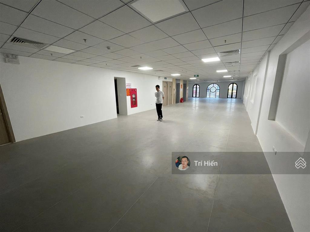 Cho thuê sàn vp mặt phố tô hiến thành 220m2, mt 10m, có điều hòa, thang máy, pccc.  0974 557 ***