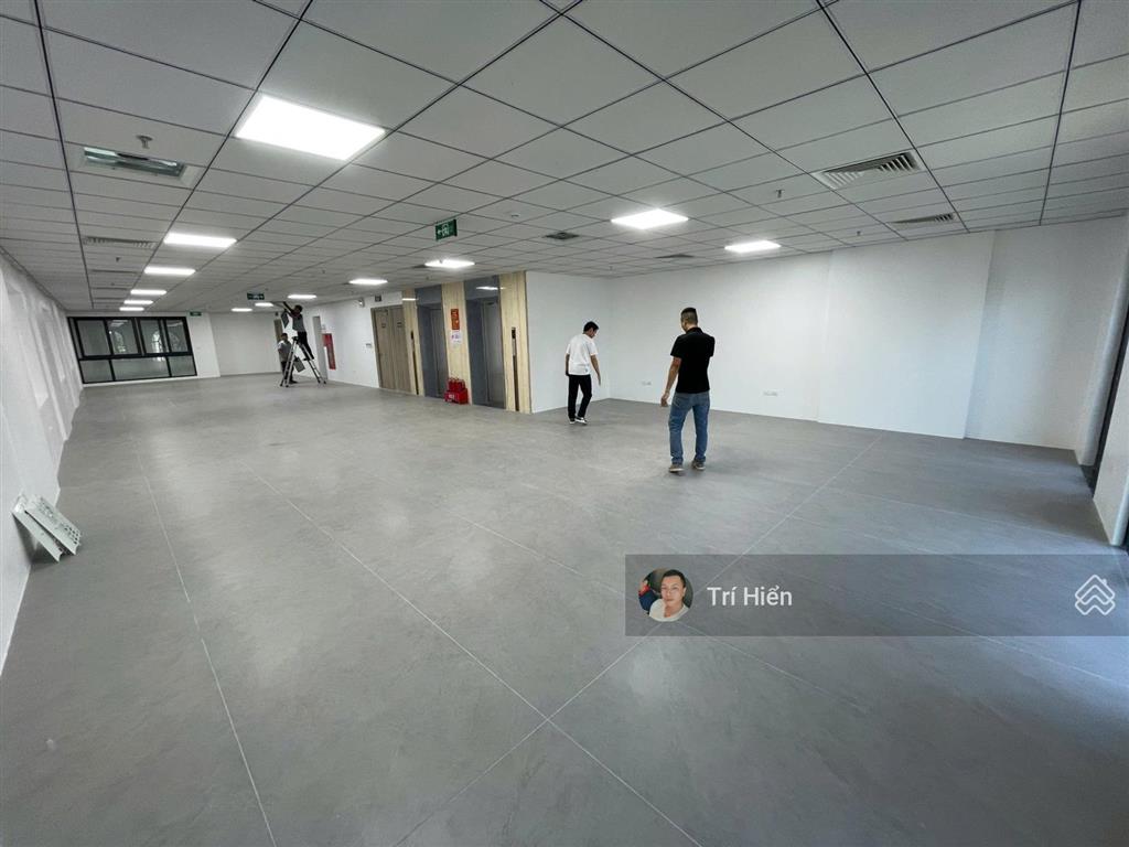 Cho thuê sàn vp mặt phố tô hiến thành 220m2, mt 10m, có điều hòa, thang máy, pccc.  0974 557 ***