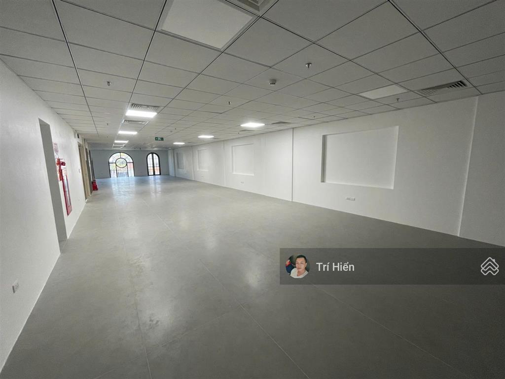 Cho thuê sàn vp mặt phố tô hiến thành 220m2, mt 10m, có điều hòa, thang máy, pccc.  0974 557 ***
