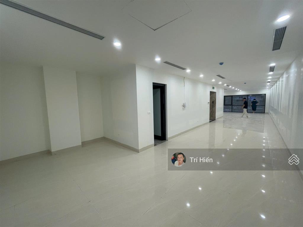 Cho thuê nhà mp tô hiến thành 160m2 x 4 tầng, mt 6,5m, có hầm, pccc, thông sàn, thang máy