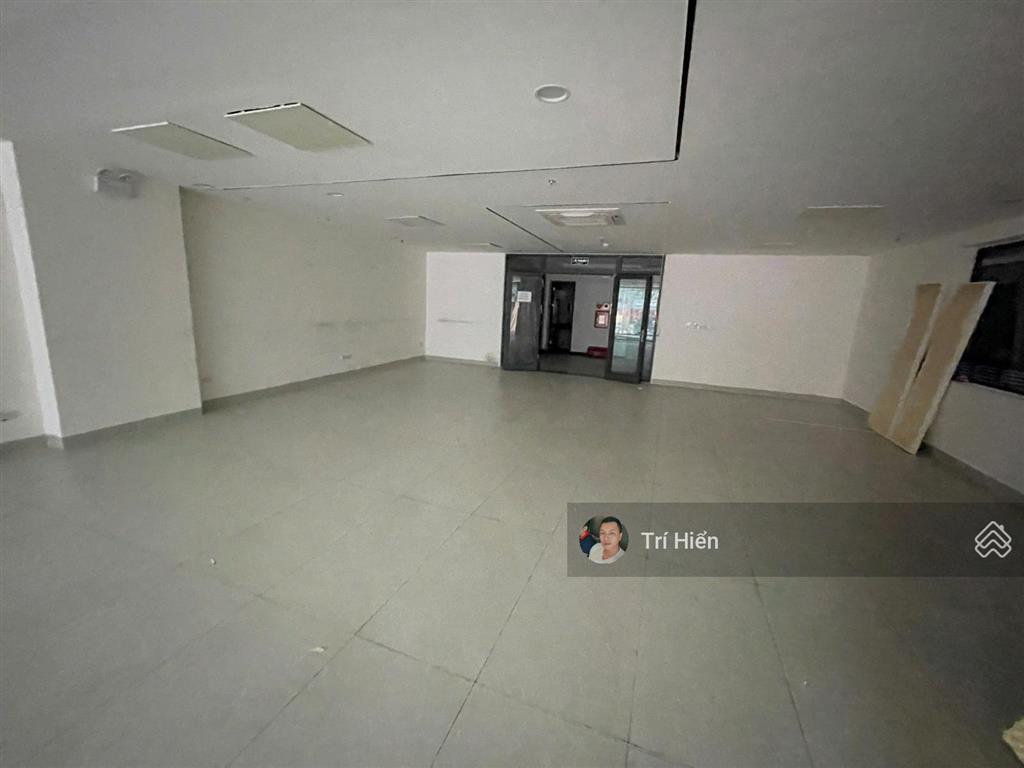 Cho thuê sàn vp phố nguyễn khánh toàn 235m2, mt 8,5m, có hầm, 2 thang máy, 2 vệ sinh, thông sàn