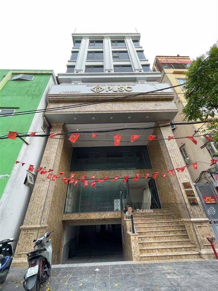 Cho thuê sàn vp phố nguyễn khánh toàn 235m2, mt 8,5m, có hầm, 2 thang máy, 2 vệ sinh, thông sàn