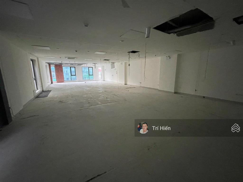 Cho thuê sàn vp phố nguyễn khánh toàn 235m2, mt 8,5m, có hầm, 2 thang máy, 2 vệ sinh, thông sàn