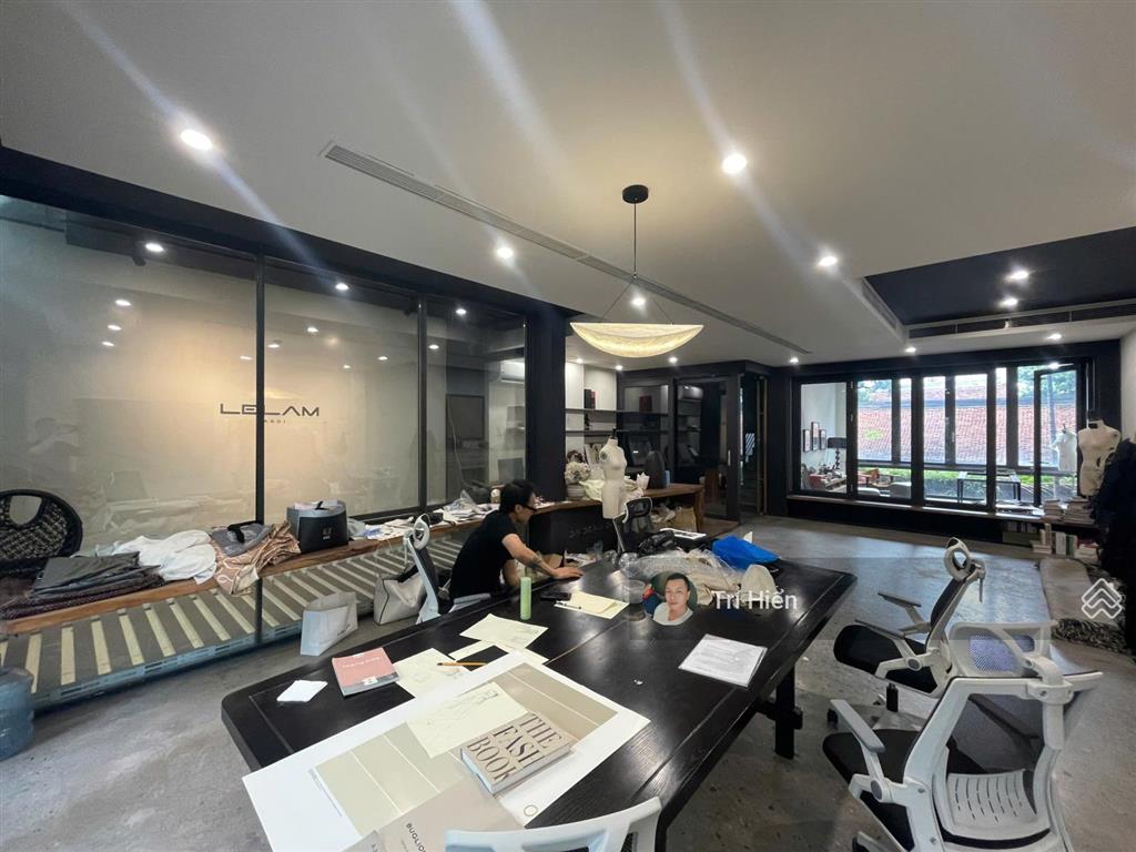 Cho thuê nhà mặt phố ngô thì nhậm 110m2 x 3 tầng, nhà mới, thang máy, thông sàn, đoạn đẹp