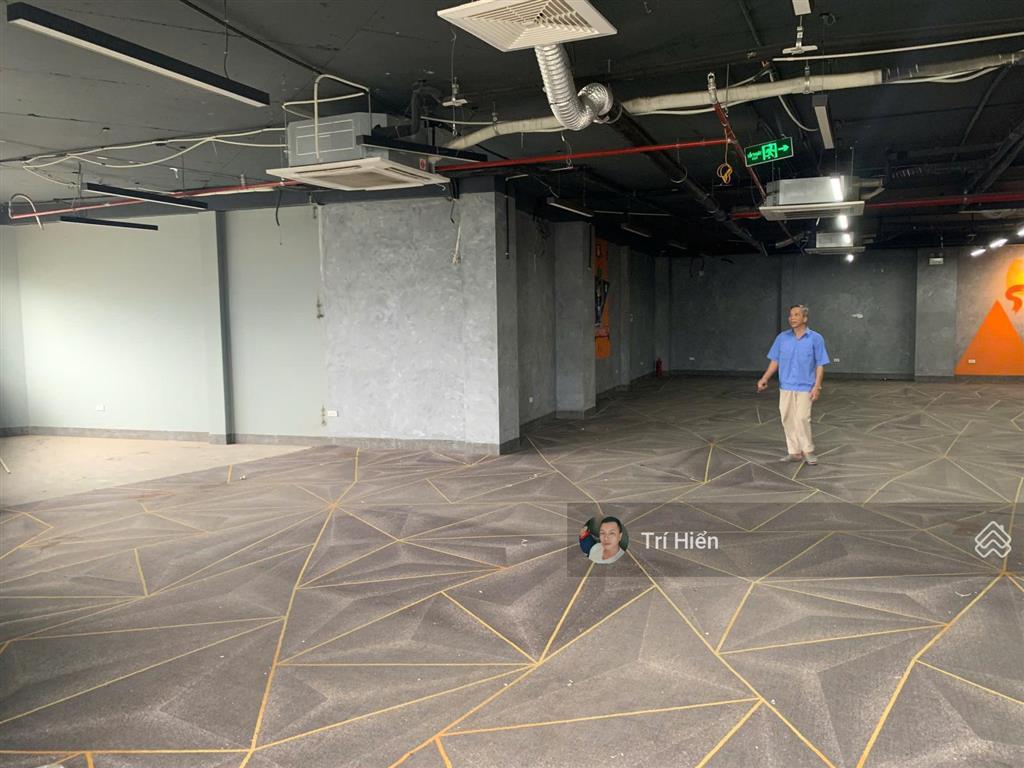 Cho thuê sàn văn phòng mp phạm văn đồng 250m2, mt 15m, có hầm, pccc, thang máy. giá 40tr/tháng