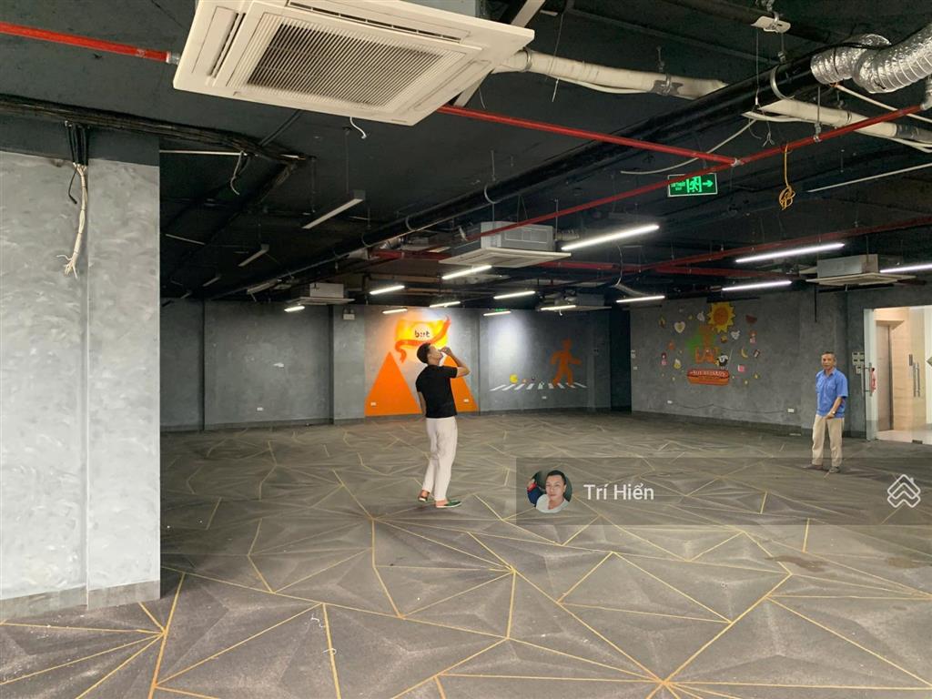 Cho thuê sàn văn phòng mp phạm văn đồng 250m2, mt 15m, có hầm, pccc, thang máy. giá 40tr/tháng