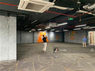 Cho thuê sàn văn phòng mp phạm văn đồng 250m2, mt 15m, có hầm, pccc, thang máy. giá 40tr/tháng