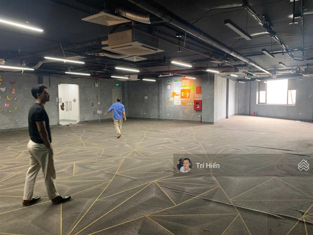 Cho thuê sàn văn phòng mp phạm văn đồng 250m2, mt 15m, có hầm, pccc, thang máy. giá 40tr/tháng