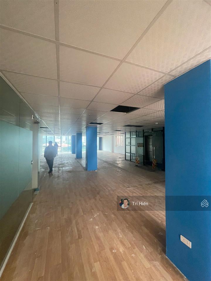 Cho thuê sàn văn phòng mp hoàng đạo thúy 300m2, thông sàn, có hầm, điều hòa, thang máy. giá 75tr