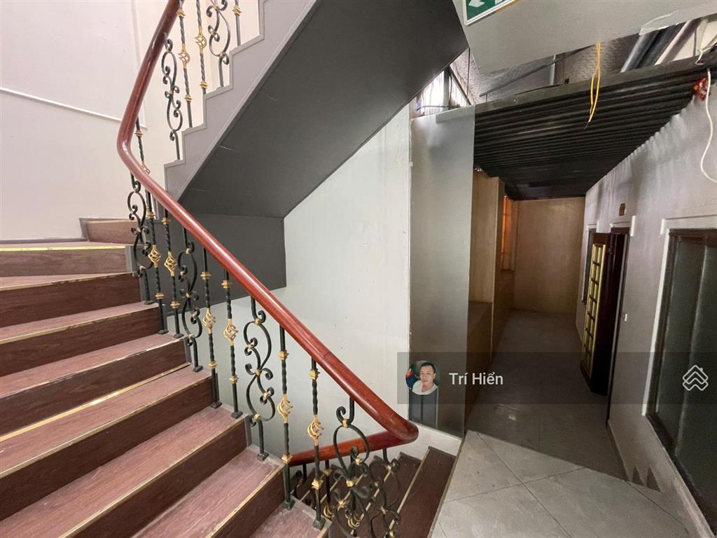 Cho thuê nhà mặt phố hàng bún 160m2 x 4 tầng, mt 8m, thông sàn, nguyên căn, đoạn đẹp. giá 150tr