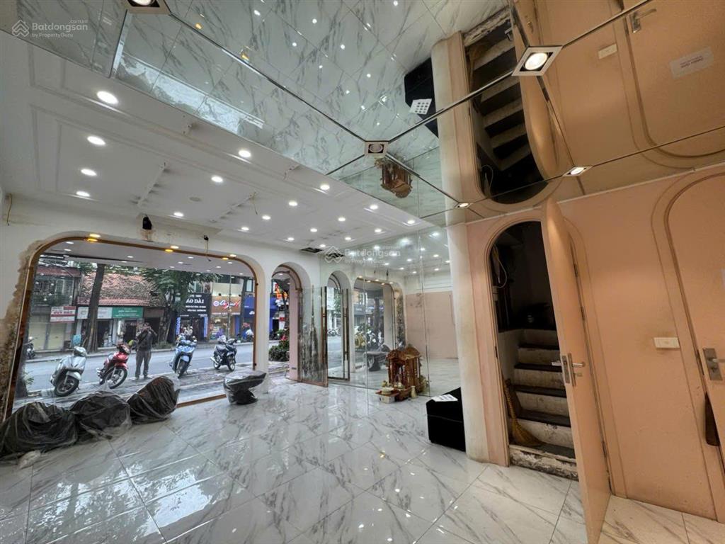 Cho thuê nhà mp phố huế 60m2 x 1,5 tầng, mt 6m, riêng biệt, đoạn đẹp, giá 30tr/th  0974 557 ***