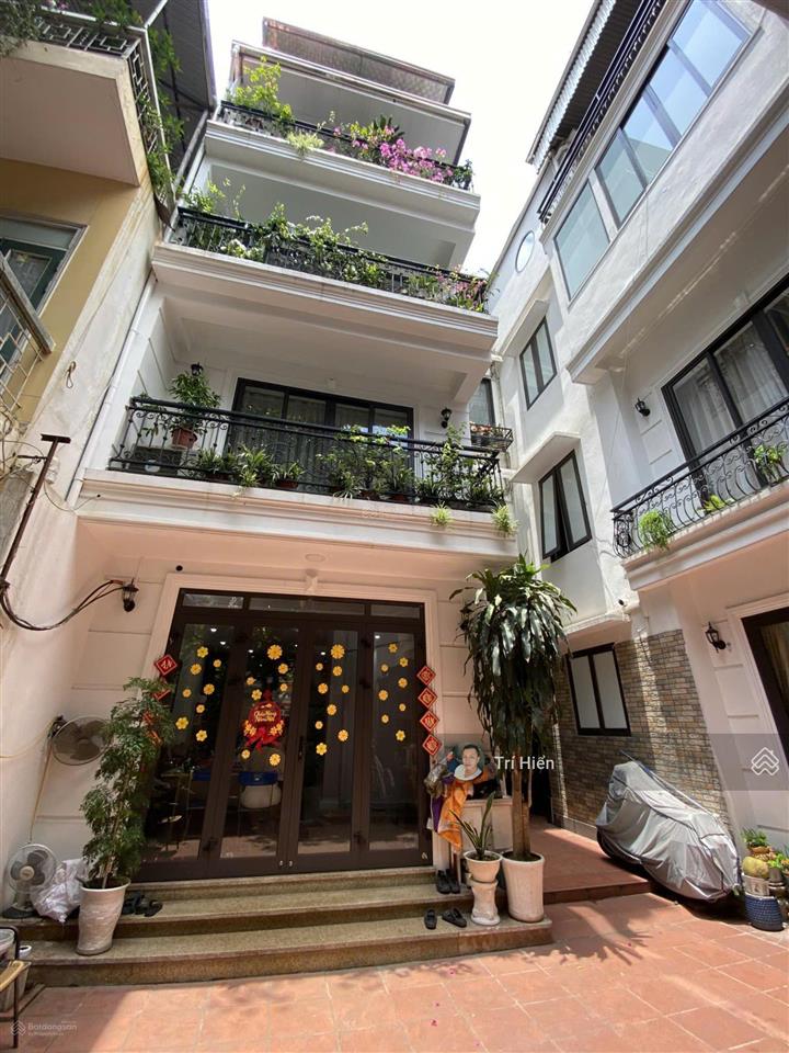 Cho thuê nhà phố trần quốc toản 50m2 x 5 tầng, mt 4,3m, nhà mới, thang máy, nguyên căn. giá 36tr