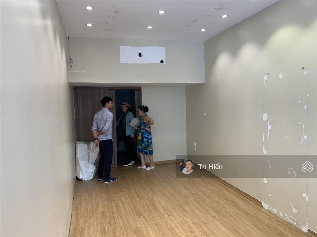 Cho thuê nhà lô góc mp lạc trung 30m2 x 3,5 tầng, mt 7m, thông sàn, nguyên căn. giá 25tr/tháng