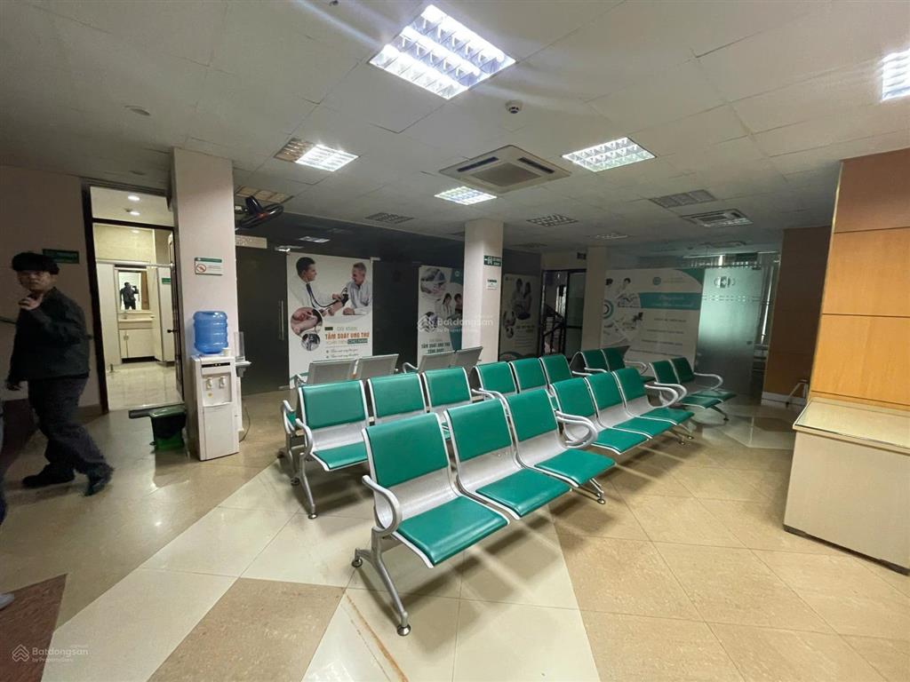 Cho thuê nhà mp trần phú 330m2 x 5 tầng, mt 15m, có hầm, thang máy, pccc.  0974 557 ***