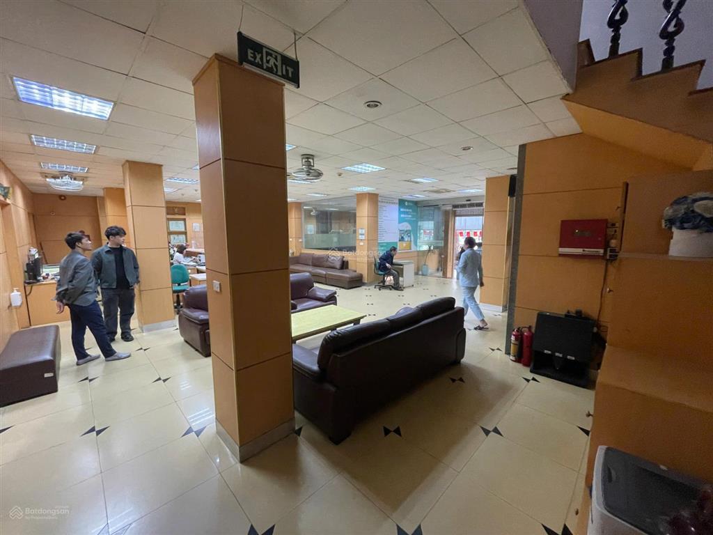 Cho thuê nhà mp trần phú 330m2 x 5 tầng, mt 15m, có hầm, thang máy, pccc.  0974 557 ***