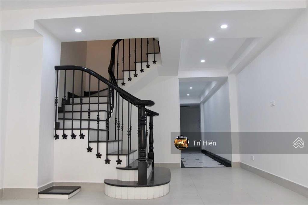 Nhà mới mp lê văn hưu 100m2 x 8,5 tầng, mt 4,5m, thang máy, pccc, nguyên căn, thang máy.