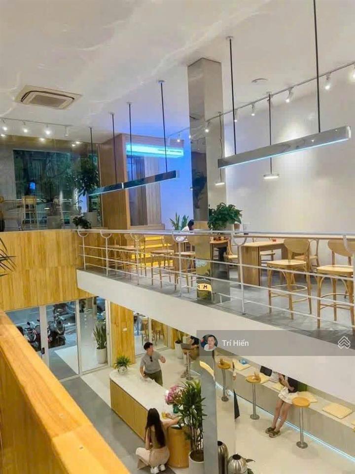 Cho thuê nhà mp triệu việt vương 250m2 x 3,5 tầng, mt 10m, thông sàn, nguyên căn, đoạn đẹp.