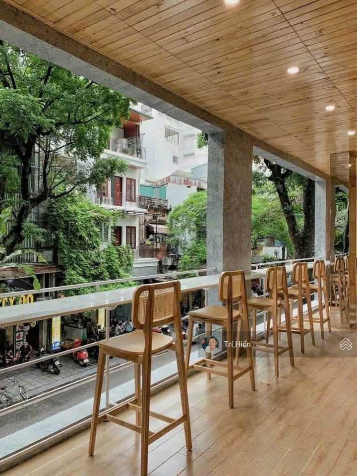 Cho thuê nhà mp triệu việt vương 250m2 x 3,5 tầng, mt 10m, thông sàn, nguyên căn, đoạn đẹp.