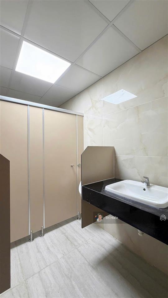 Cho thuê sàn vp mặt phố tôn đức thắng 190m2, mt 9m, thông sàn, có điều hòa, hầm, thang máy.