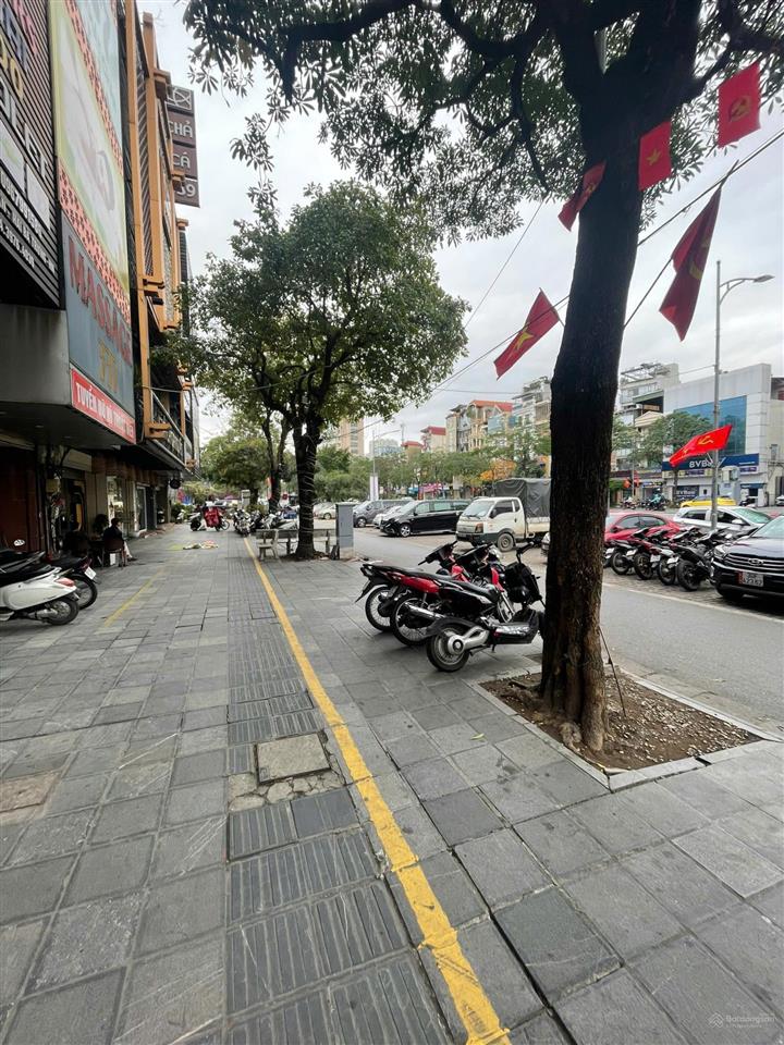 Cho thuê sàn văn phòng mp trần khát chân 130m2, mt 10m, có hầm, thang máy.  0974 557 ***