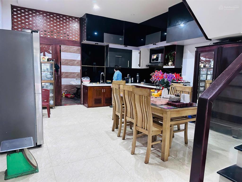 Bán nhà 4 tầng mặt tiền đường nguyễn xí cách biển 700m