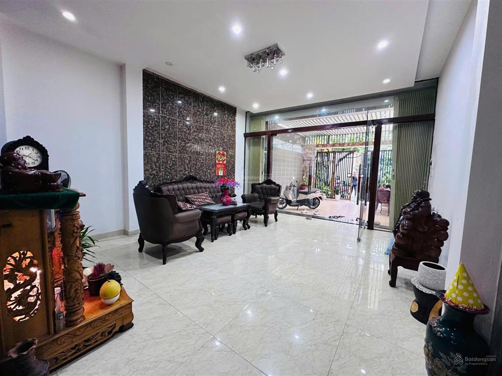 Bán nhà 4 tầng mặt tiền đường nguyễn xí cách biển 700m
