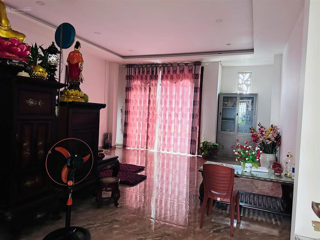Bán nhà 4 tầng mặt tiền đường nguyễn xí cách biển 700m