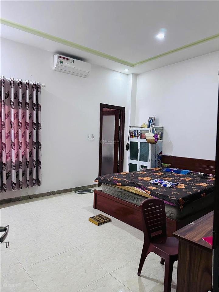 Bán nhà 4 tầng mặt tiền đường nguyễn xí cách biển 700m