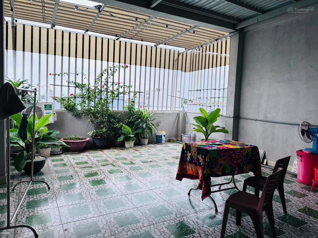 Bán nhà 4 tầng mặt tiền đường nguyễn xí cách biển 700m