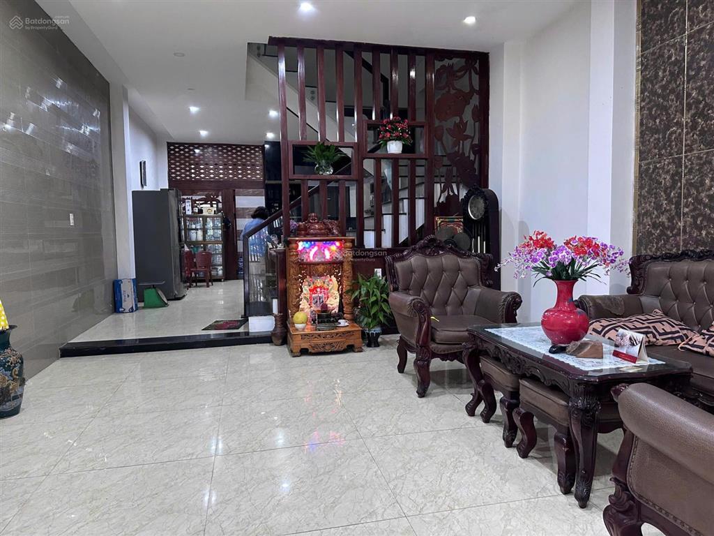 Bán nhà 4 tầng mặt tiền đường nguyễn xí cách biển 700m