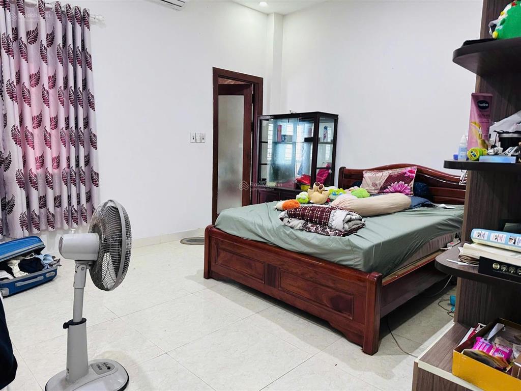 Bán nhà 4 tầng mặt tiền đường nguyễn xí cách biển 700m