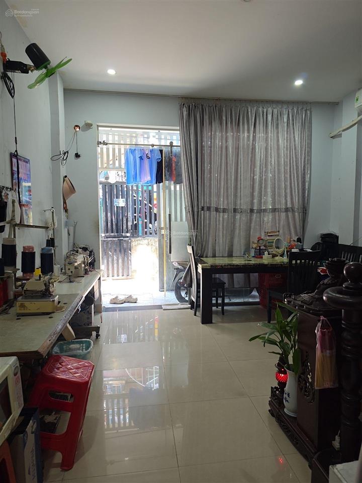 Tân phú giáp tân bình nhà hoàng xuân nhị .phú trung.tân phú ngay ngã tư âu cơ lạc l quân giá 4.6 tỷ