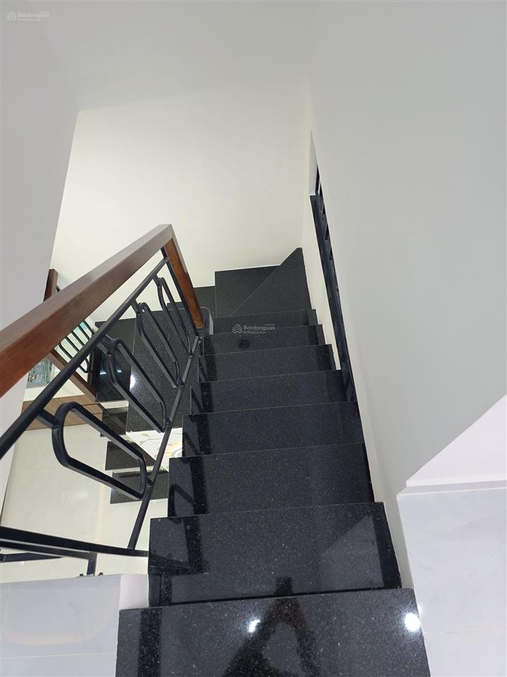 Nhà đẹp 844 lạc long quân p8 tân bình giá 3 ty780 gần chợ tân bình.cách 1 căn ra mặt tiền đường