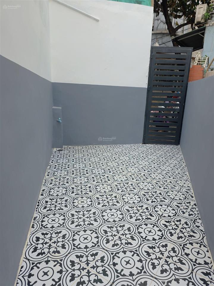 Nhà đẹp 844 lạc long quân p8 tân bình giá 3 ty780 gần chợ tân bình.cách 1 căn ra mặt tiền đường