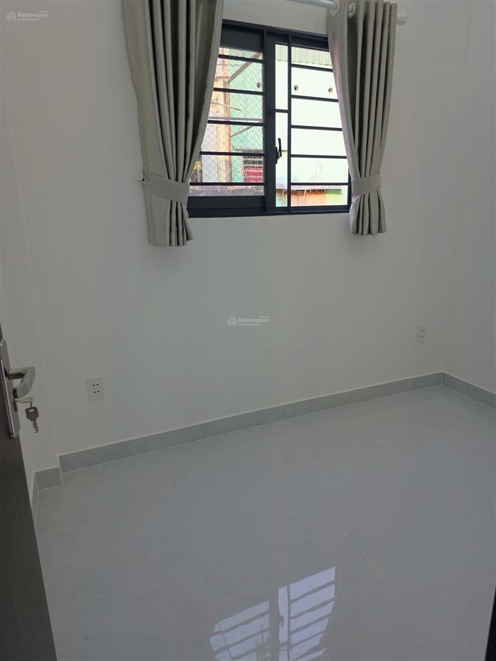 Nhà đẹp 844 lạc long quân p8 tân bình giá 3 ty780 gần chợ tân bình.cách 1 căn ra mặt tiền đường