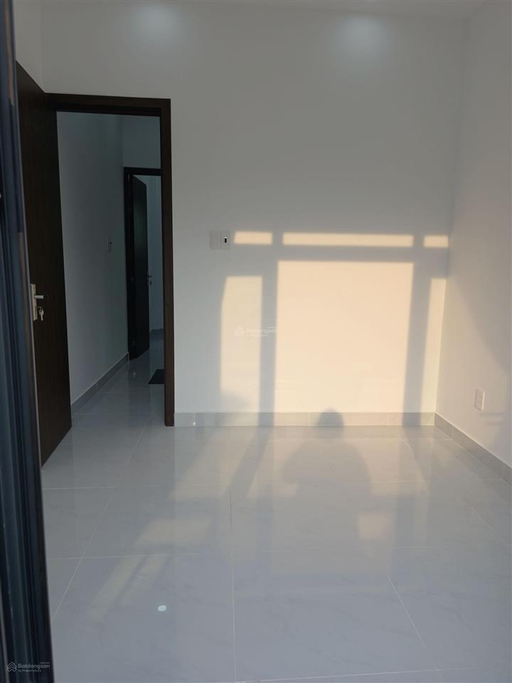 Nhà đẹp 844 lạc long quân p8 tân bình giá 3 ty780 gần chợ tân bình.cách 1 căn ra mặt tiền đường