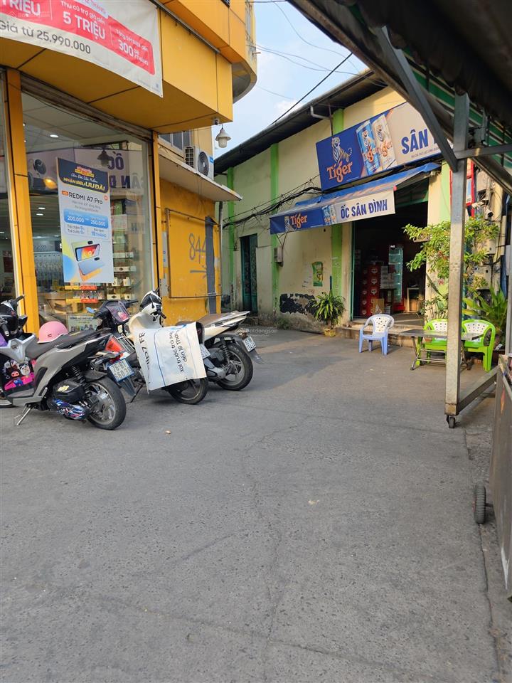 Nhà đẹp 844 lạc long quân p8 tân bình giá 3 ty780 gần chợ tân bình.cách 1 căn ra mặt tiền đường