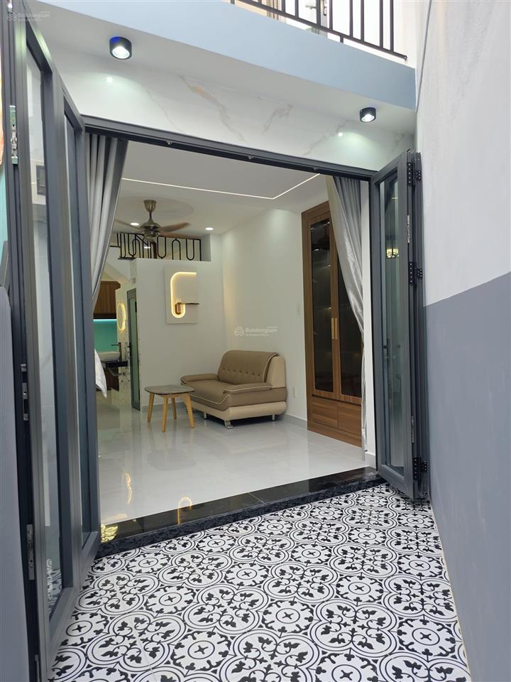 Nhà đẹp 844 lạc long quân p8 tân bình giá 3 ty780 gần chợ tân bình.cách 1 căn ra mặt tiền đường