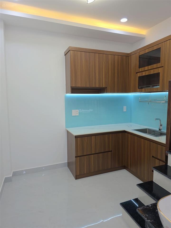 Nhà đẹp 844 lạc long quân p8 tân bình giá 3 ty780 gần chợ tân bình.cách 1 căn ra mặt tiền đường