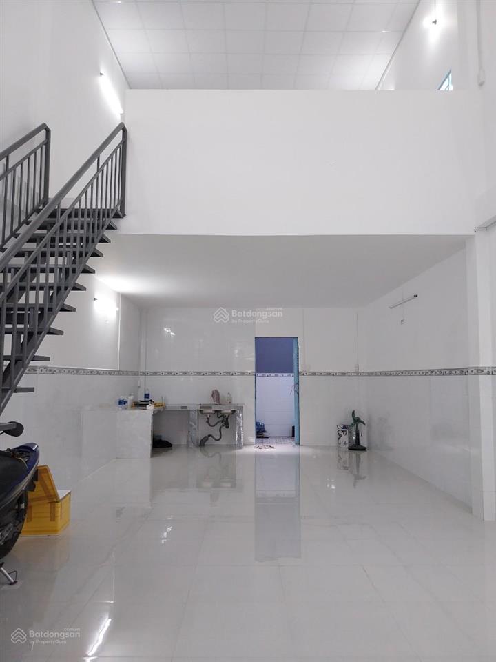 Cho thuê nhà mặt tiền đường trịnh thị miếng, huyện hóc môn. diện tích 200m2, cách chợ bắp 200m2