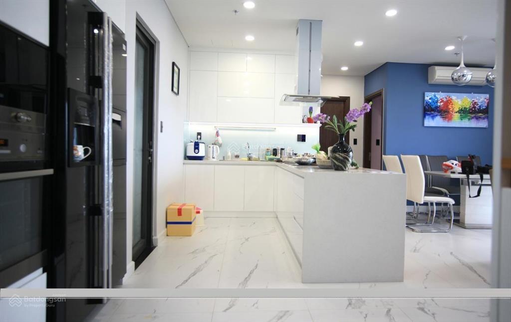 Bán căn hộ chung cư res 11, quận 11, 84m2, 2pn, căn góc, giá 5.7 tỷ, sổ hồng.