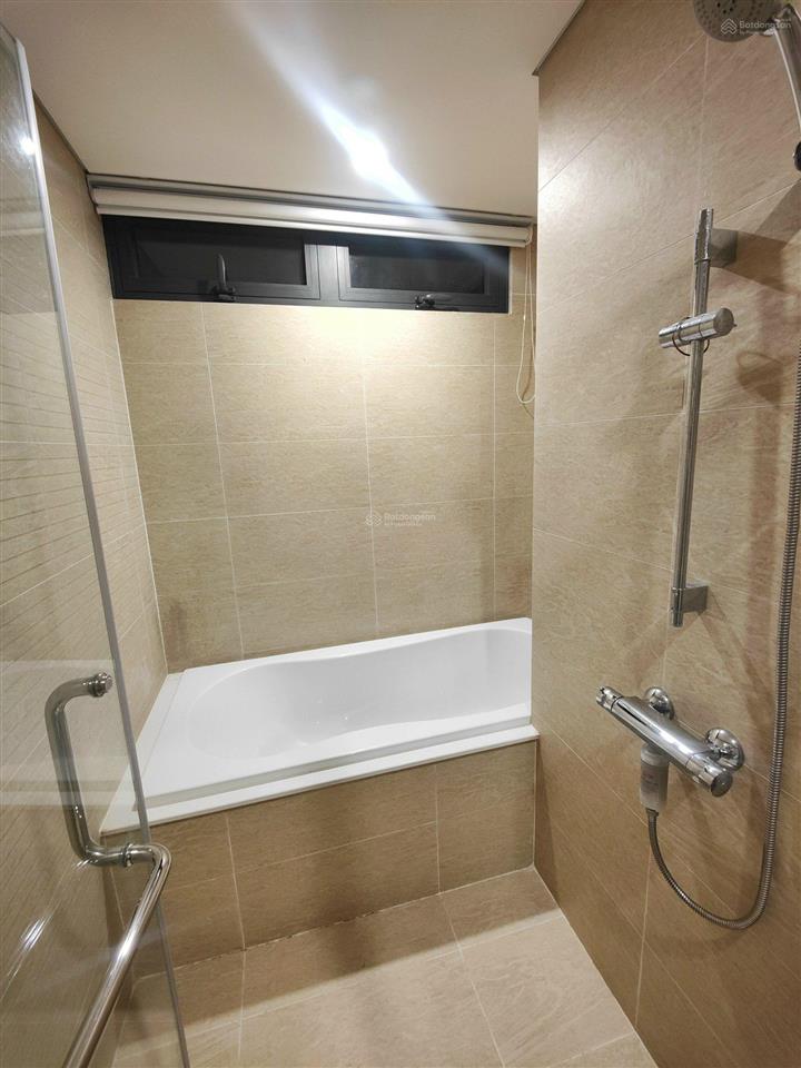 Chue nhà nhờ em bán giúp căn hộ cccc thiết kế 2 phòng ngủ  2 vệ sinh rộng đẹp nhất kđt goldmark