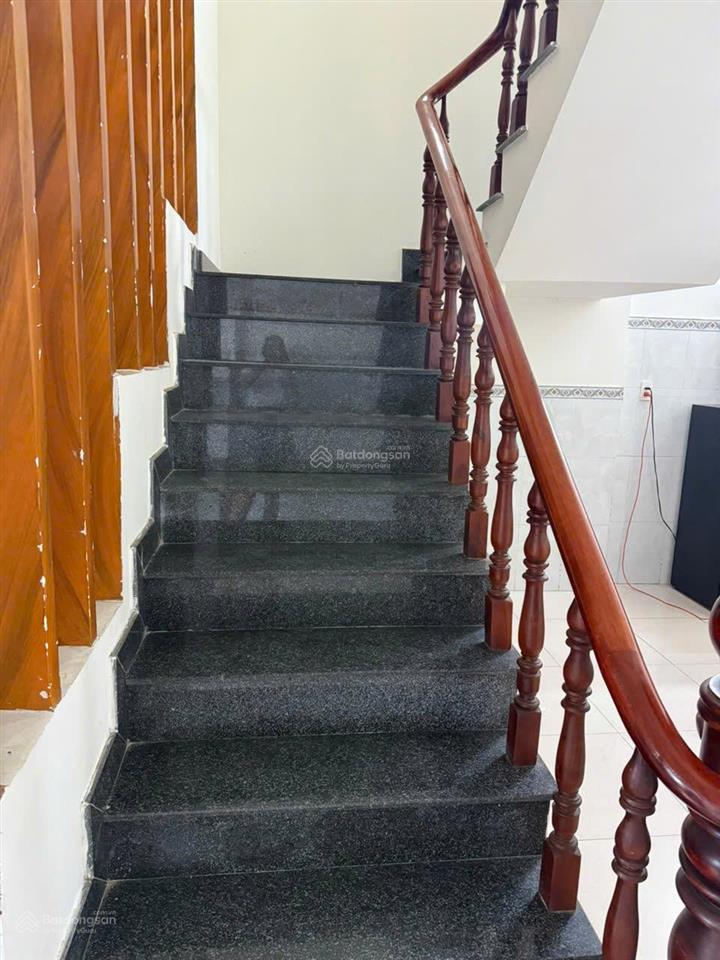 Bán nhà riêng kdc việt sing (d11) 100m2, sổ riêng, đường 8m, giá chỉ 5,6 tỷ chính chủ
