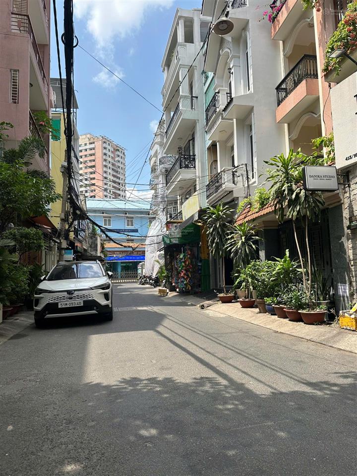 Hẻm 8m có vỉa hè. giá 26,8 tỷ. dt 5,5x19,4m cn 106,9m2. nhà 4 tầng dòng tiền ổn định 50 tr/tháng